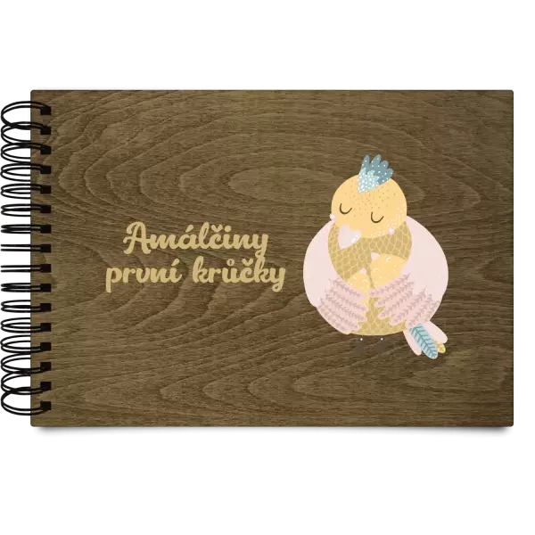 Dřevěné album s kroužkovou vazbou První krůčky se jménem - kuřátka